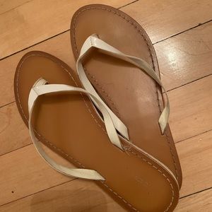 White and tan flips flops size 6 lightly worn